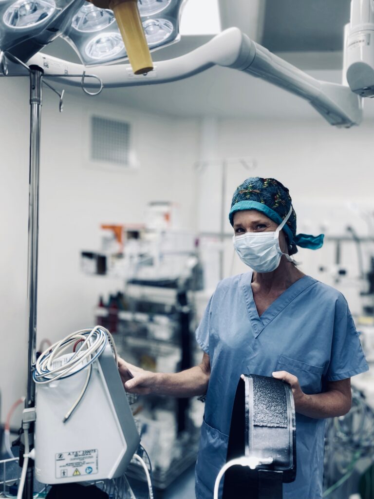 Claire Auperin, Infirmière au CMEM