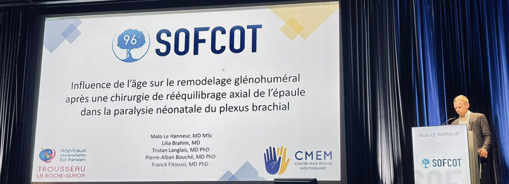 Le Dr Malo Lehanneur, praticien du CMEM à Marseille, en train de présenter l’étude sur l’impact de l’âge à la chirurgie sur le remodelage osseux de l’épaule